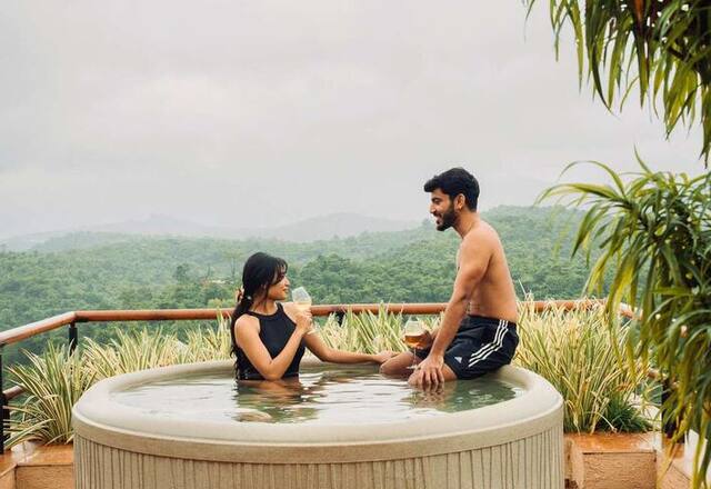 Luxury 6 BHK Private Pool Mansion photo 2