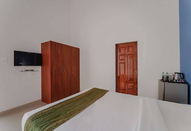 Luxury 6–10 BHK Private Pool Villa photo 3